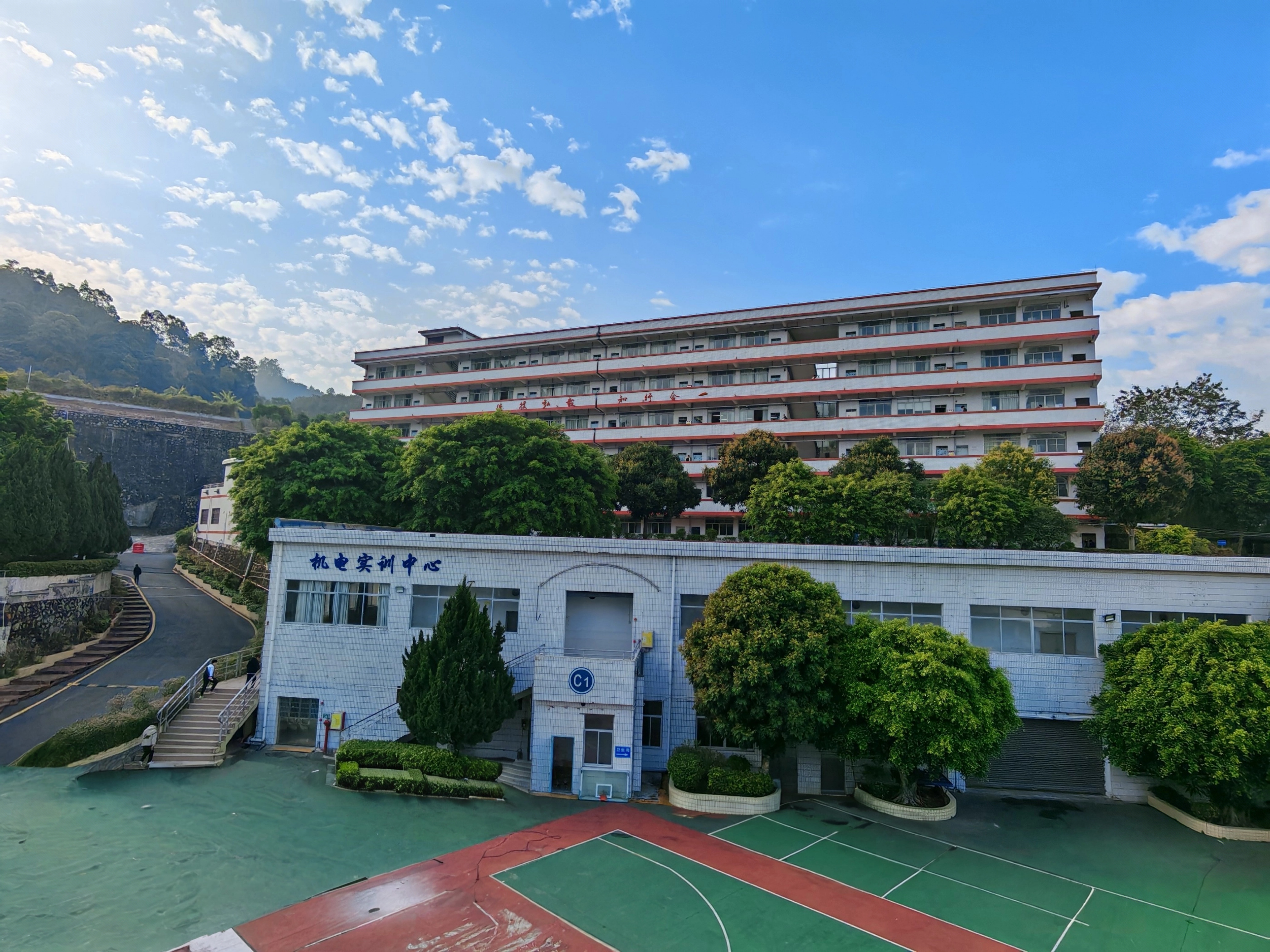 实训楼教室(图1)