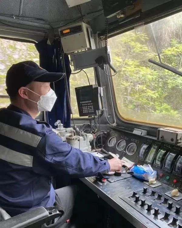 2025年惠州市威铁恒泰铁路技术服务有限公司面向社会招内燃机车司机(一名)(图1) 图片